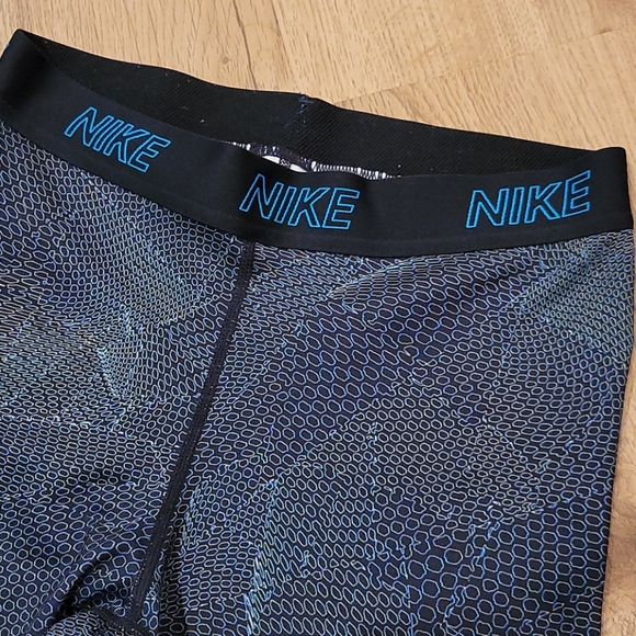 Nike Dri-Fit Capri Leggings - Picture 3 of 6